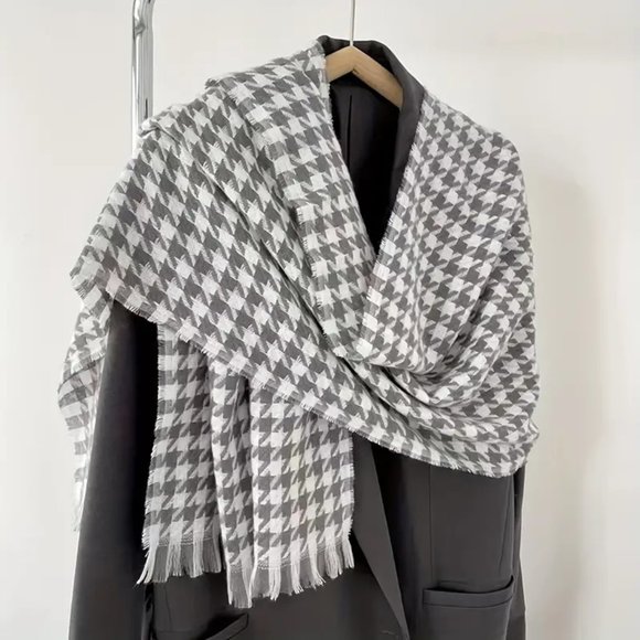 Set of 3 Houndstooth Fringe Scarves / NWOT - Picture 4 of 11